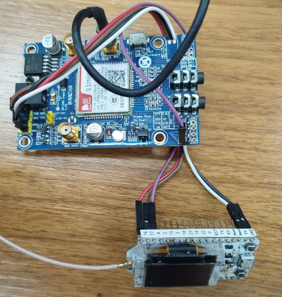 Imagem 1: Protótipo do dispositivo feito com módulo SIM808 e placa Heltec ESP32 LoRa